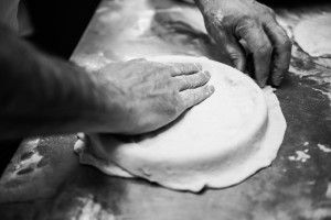 preparazione della Tiella gaetana | Pizzeria del Porto Gaeta